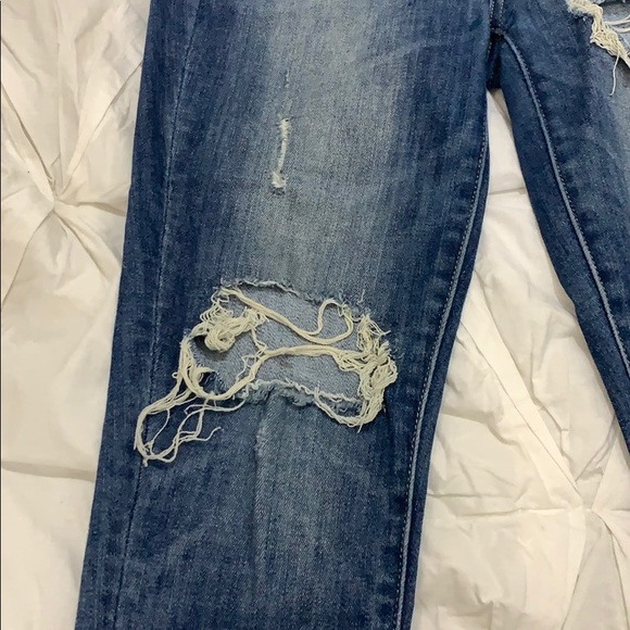 Distressed denim - Picture 2 of 7
